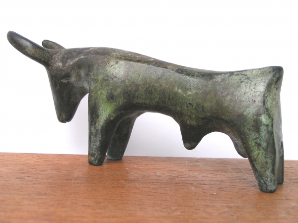 Stier aus Bronze 10,2 cm lang, 4,4 cm hoch, 300 g