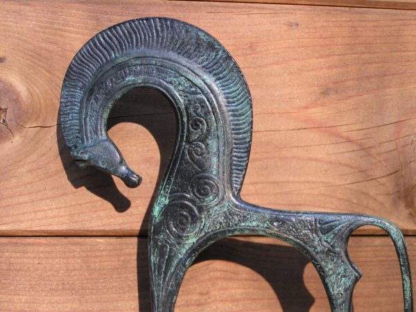Bronzepferd aus der geometrischen Periode, 21,2 cm hoch, 18,7 cm breit, 0,9 kg