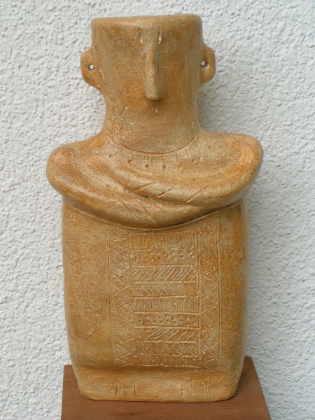 Präkykladisches  Idol, 29 x 15,5 x 7,8 cm, 1,5 kg, Terrakotta, Nationalmuseum Athen