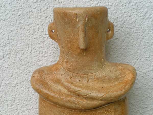 Präkykladisches  Idol, 29 x 15,5 x 7,8 cm, 1,5 kg, Terrakotta, Nationalmuseum Athen