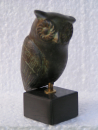 Eulennachbildung, Attribut der Athena, 7 cm, 200 g, schwarzer Kunstmarmorsockel