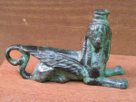 Oellampe in Form einer Sphinx, Bronze, 12 cm lang, 7 cm hoch, 450 g,